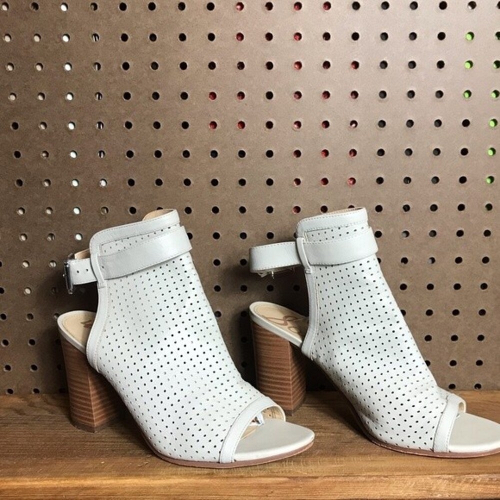 Sam Edelman Emmie‎ Beige Leather Perforated Heeled Sandals Women’s Sz 8M US/38EU